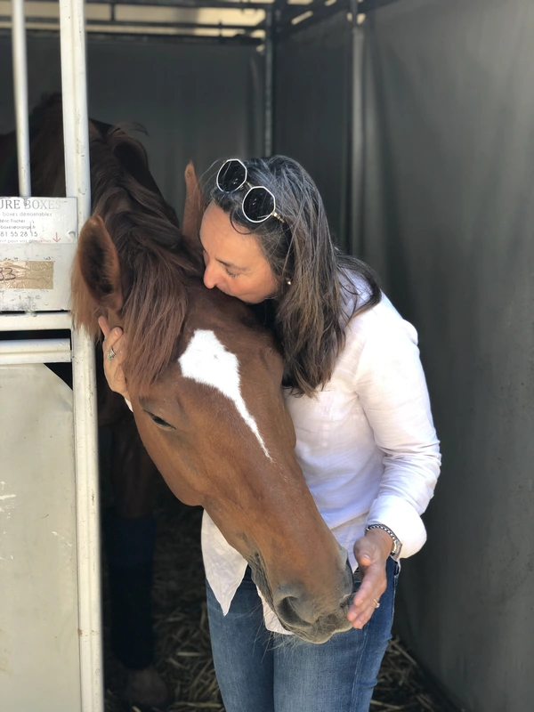 Virginie, équipe de la Sellerie d'Alfred, matériel équitation et équipement cavalier en Dordogne.